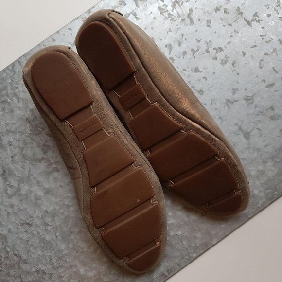 Tahari Joselyn Flats in Bronze Gold Sz 8.5M - Picture 5 of 7